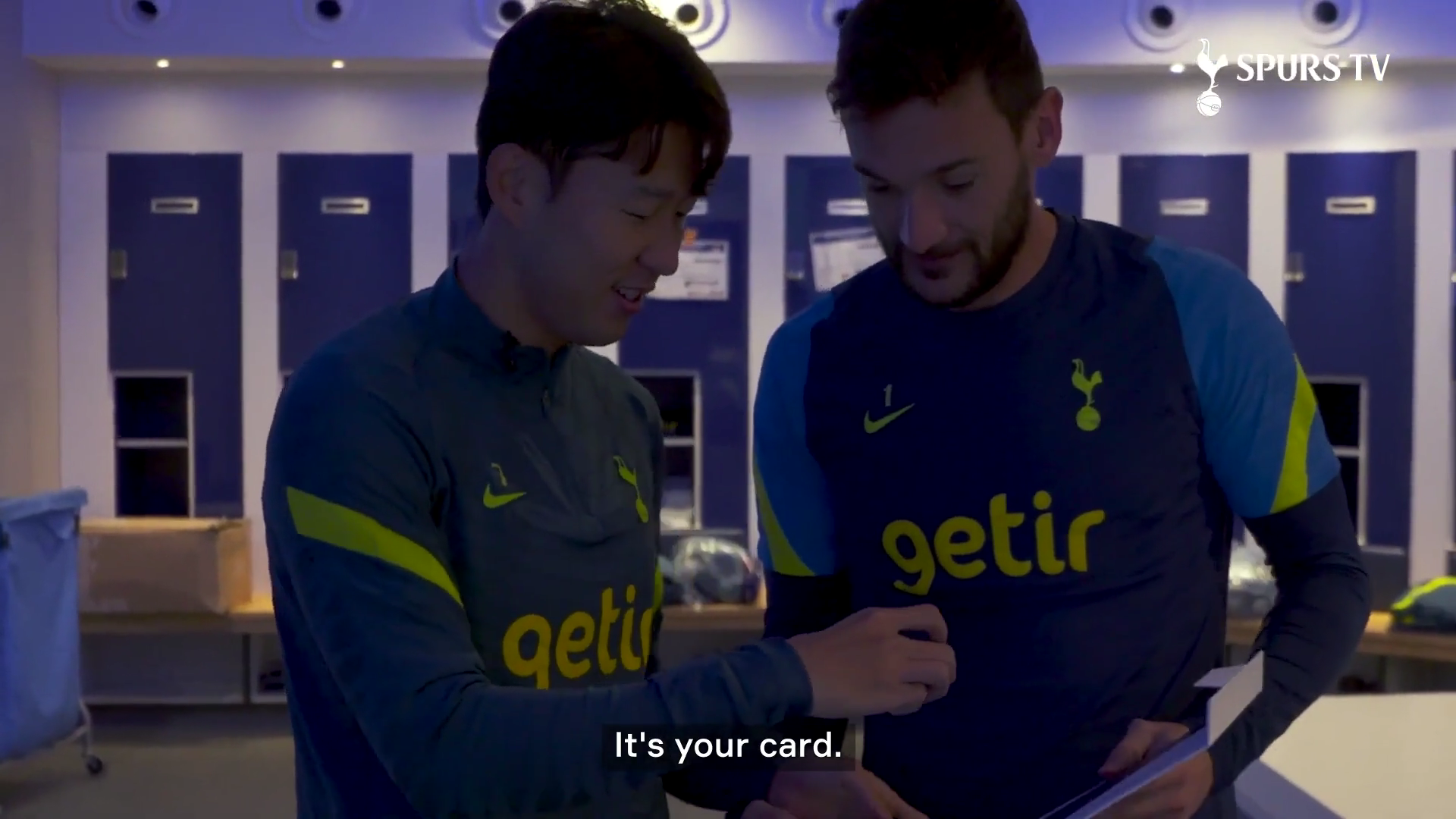 VIDEO: Mengintip Keseruan Son Heung-min Membagikan Kartu FIFA 22 ke Rekannya di Tottenham