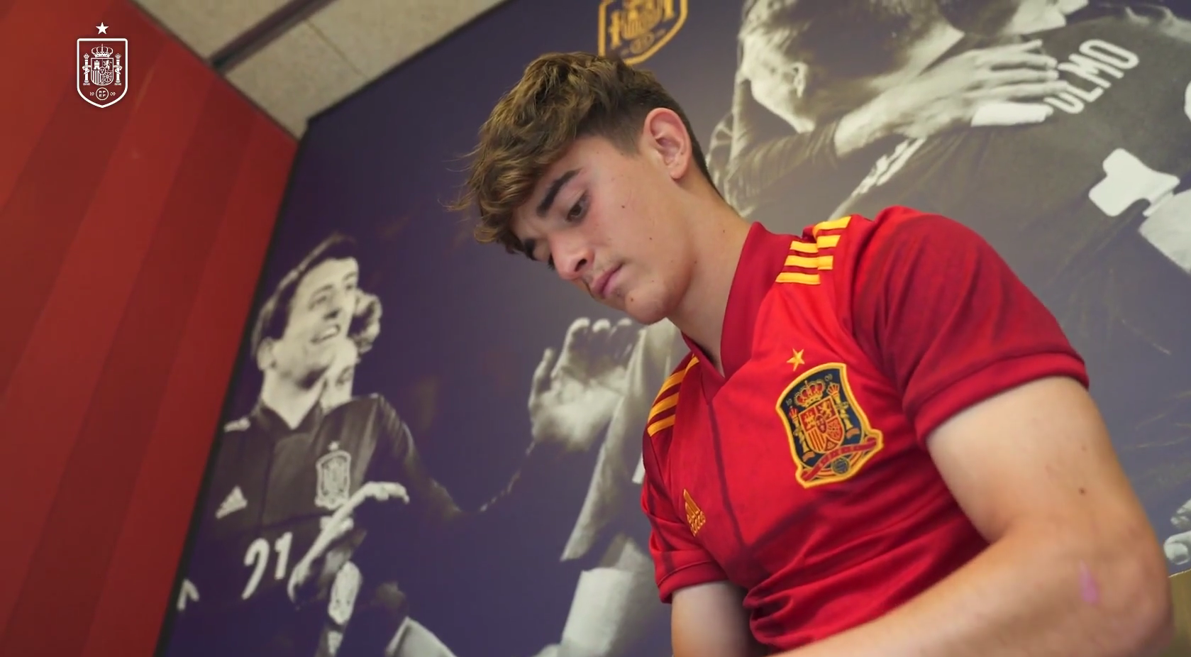 VIDEO: Mengintip Sesi Foto 2 Pemain Muda yang Bakal Debut di Timnas Spanyol