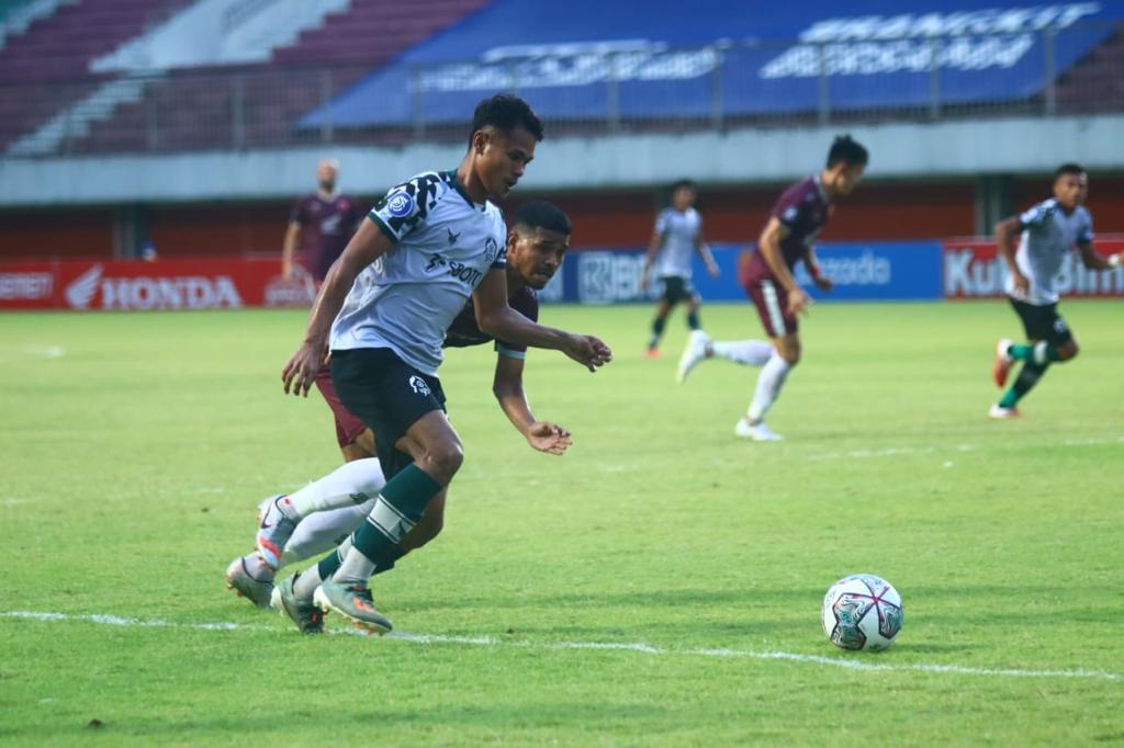 Pelatih Persikabo Sanjung Performa Dimas Drajad