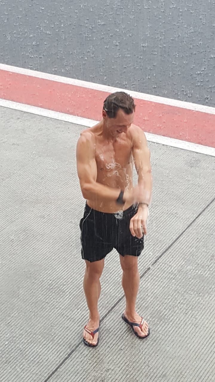 Bak Bocah, Pembalap WSBK Main Hujan-Hujanan di Sirkuit Mandalika 