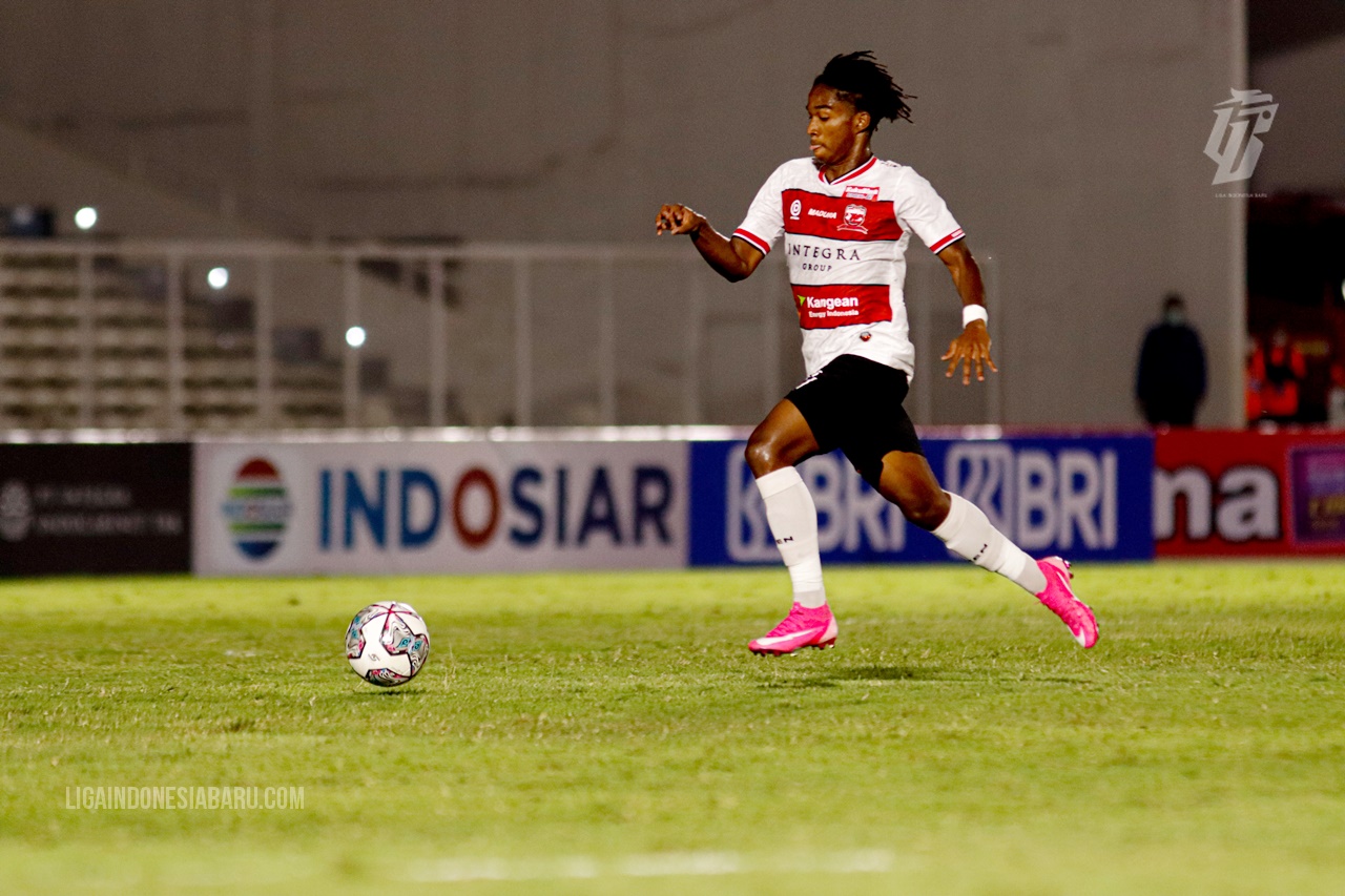 Bersinar Bersama Indonesia U-18, Ronaldo Kwateh Punya Misi Baru untuk Madura United