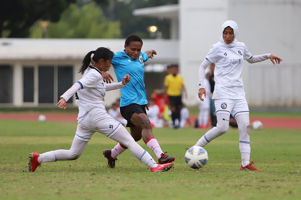 Parade Foto: Uji Coba Timnas Putri Indonesia vs Arema FC Women