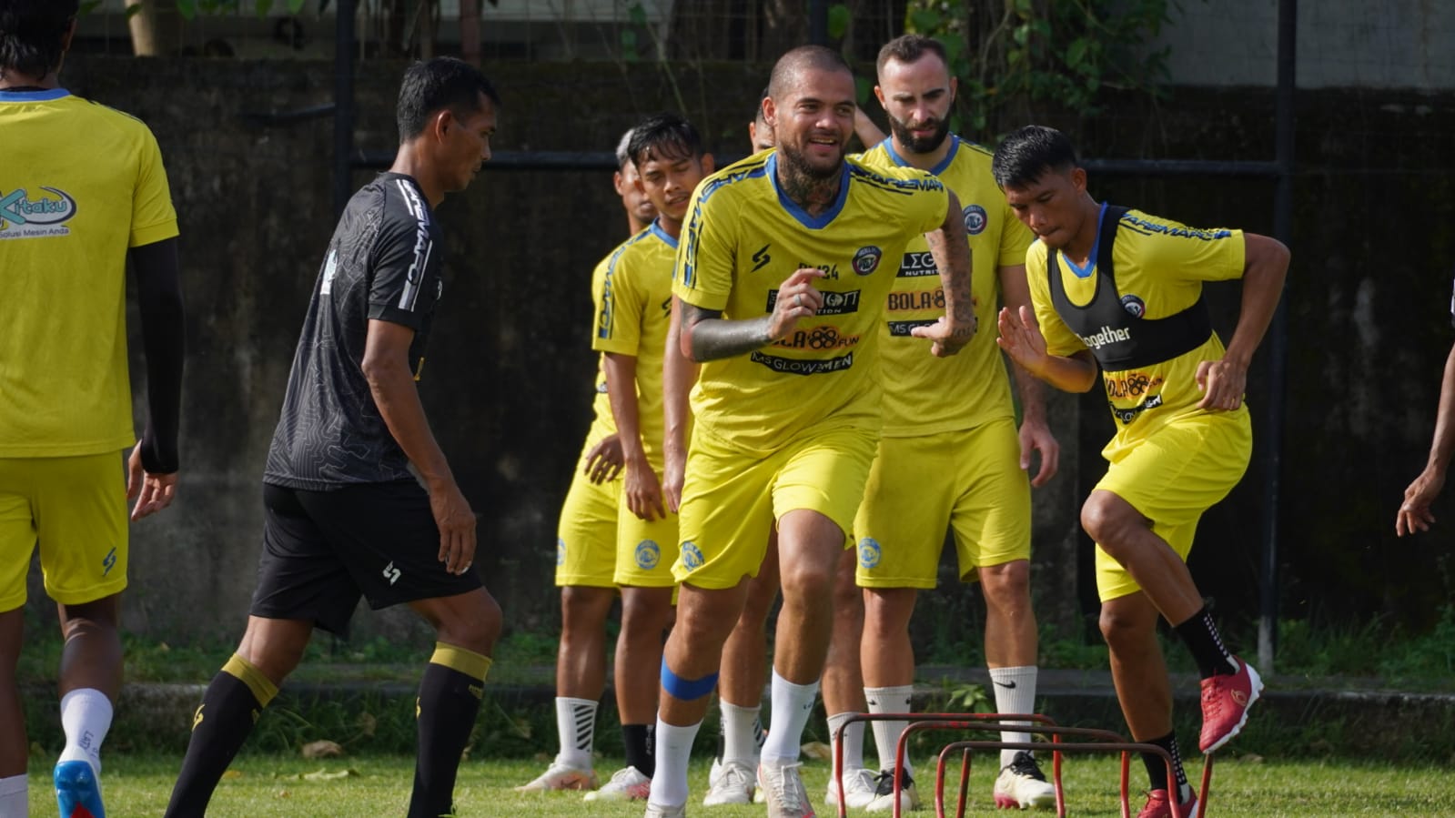 Gelar Latihan Perdana, Pelatih Arema FC Lontarkan Pujian untuk Anak Asuhnya