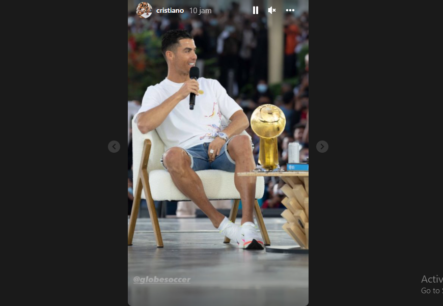 Sambil Liburan, Cristiano Ronaldo Terima Penghargaan di Dubai
