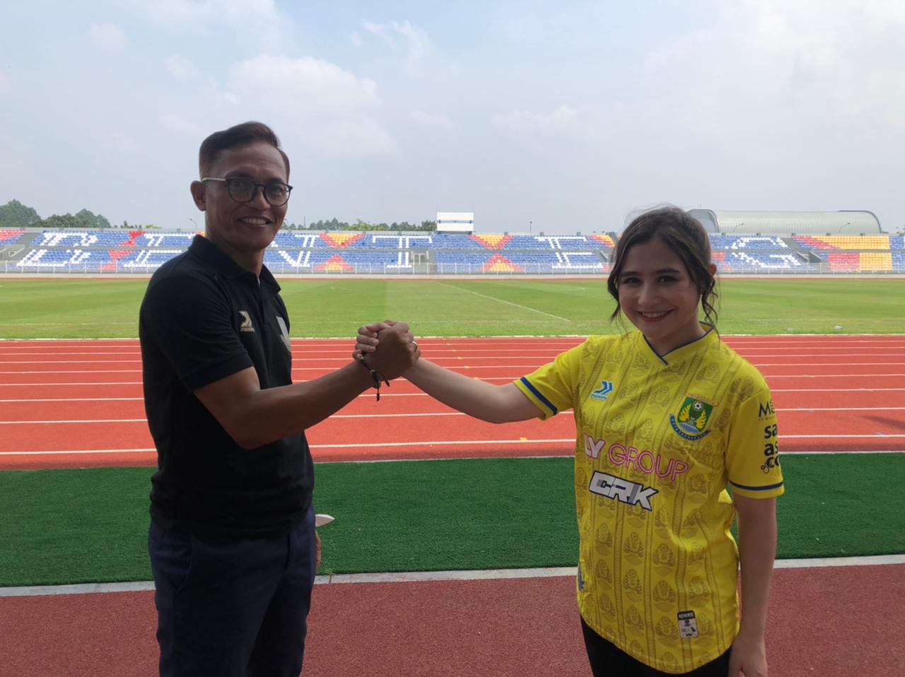 Persikota Dicurangi Wasit, Prilly Latuconsina Sedih dengan Kondisi Sepak Bola Indonesia