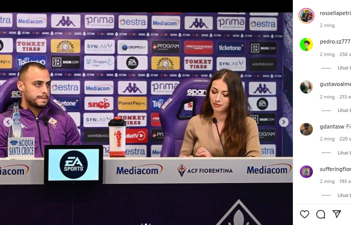 Viral, Striker Fiorentina Ini Menjilati Bibir saat Menatap Wanita Sensual Rossella Petrillo