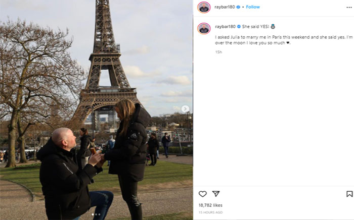 Lamar Kekasih, Legenda Dart Berlutut di Depan Menara Eiffel