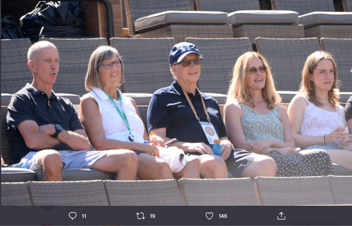 Bill Gates Nonton Semifinal Turnamen Tenis WTA 1.000 bersama Aktris Elisabeth Shue