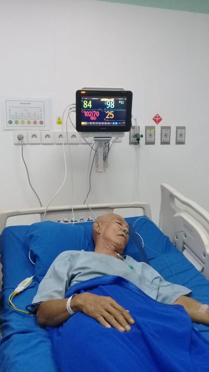 Serangan Jantung, Eks Kiper Timnas Indonesia Ponirin Meka Belum Sadarkan Diri