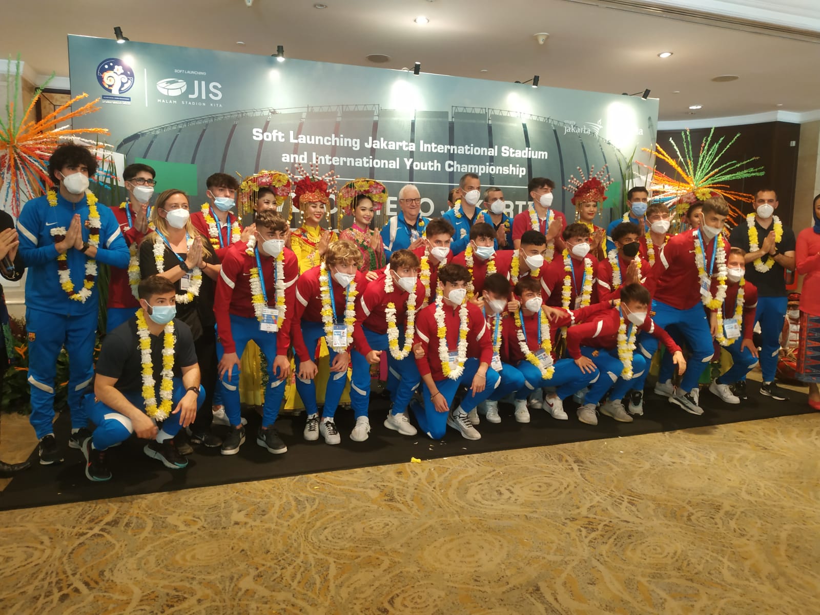 IYC 2021: Tiba di Jakarta, Barcelona dan Atletico Madrid U-18 Disambut dengan Budaya Betawi