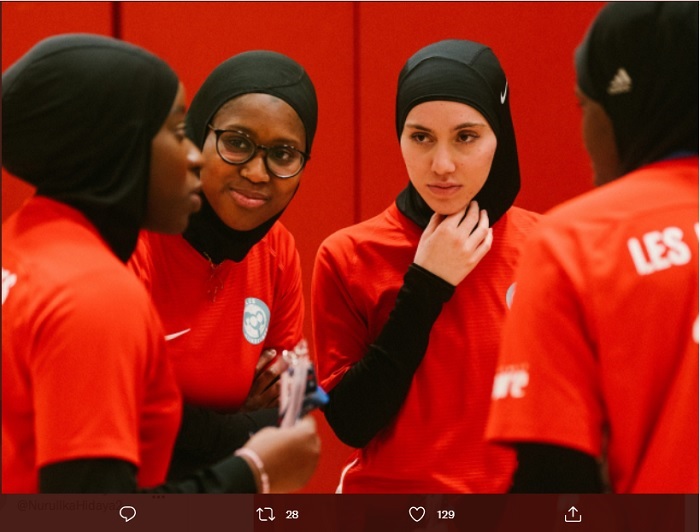 Pemain Sepak Bola Wanita Menantang Larangan Jilbab di Prancis
