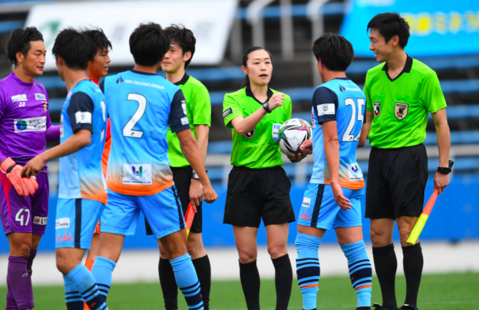 Kenalan dengan Yoshimi Yamashita, Wasit Perempuan Pertama di J.League yang akan Bertugas Kembali di Liga Champions Asia
