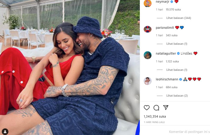 Neymar Manjakan Pacar di Pesta Kebun