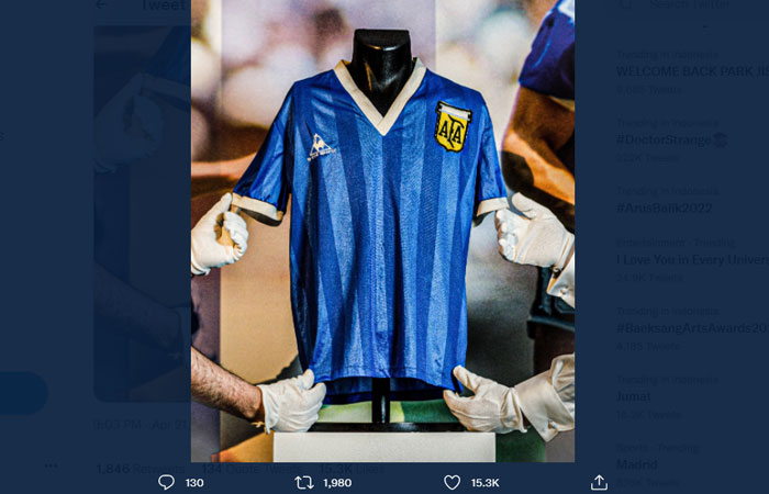 Kaos 'Tangan Tuhan' Maradona Terjual Rp129 Miliar