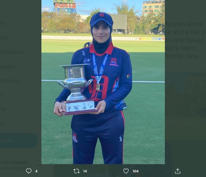 Wanita Palestina Ini Mengejar Kecintaan Bermain Kriket sambil Mengenakan Hijab