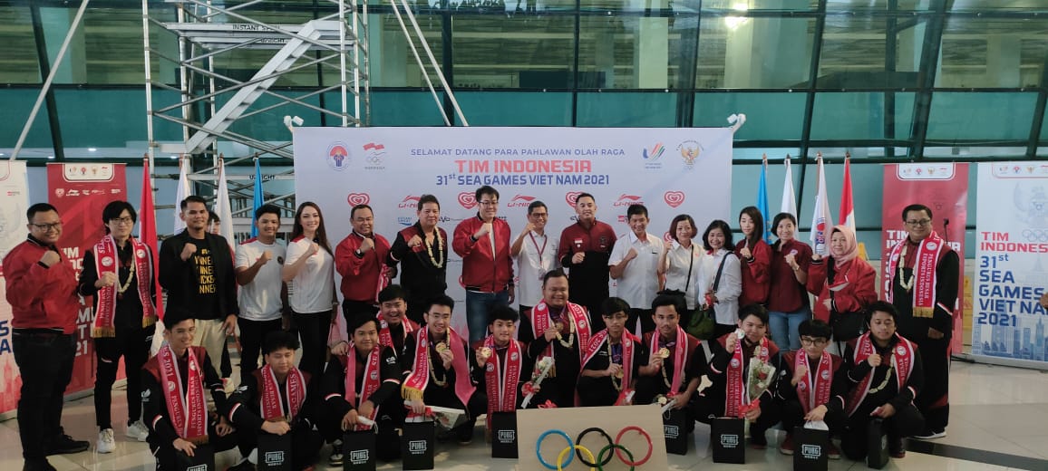 Tiba di Tanah Air, Ibnu Riza Ucapkan Terima Kasih Atas Dukungan Terhadap Timnas Esport Indonesia