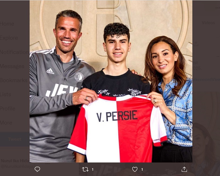 Putra Robin Van Persie Teken Kontrak Profesional Pertama dengan Bekas Klub Sang Ayah