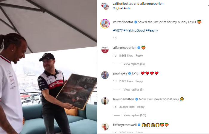 Lewis Hamilton Bereaksi Begini Diberi Hadiah Foto Naked Valtteri Bottas