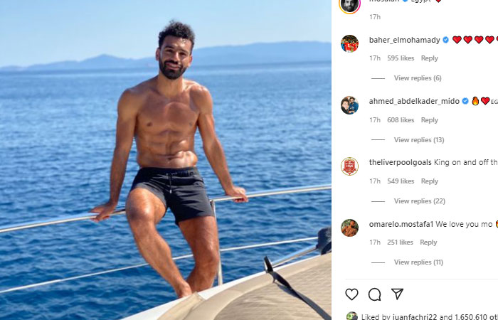 Mohamed Salah Memamerkan Six-Pack di Atas Kapal
