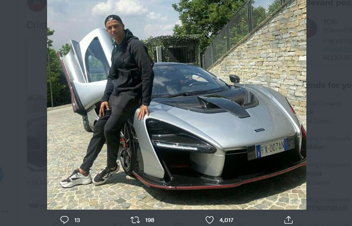 Mobil Bugatti Ronaldo Hancur Tabrakan