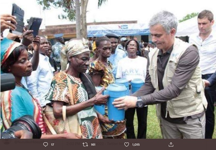 Jose Mourinho Menikmati Liburan sekaligus Bekerja untuk Amal di Namibia