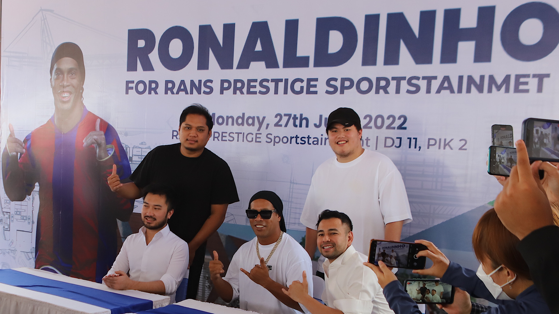 Parade Foto: Ronaldinho saat Kunjungi Calon Arena Latihan Rans Nusantara FC