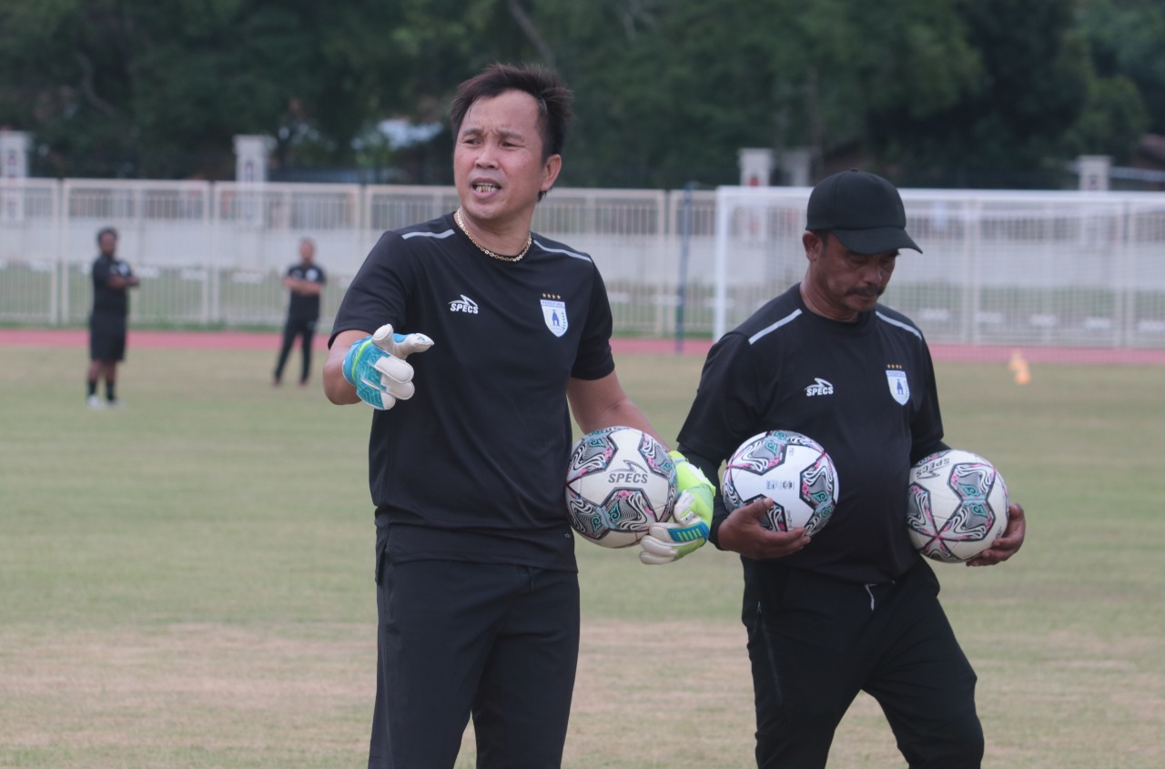 Bursa Pelatih Liga 2: Jadi Pelatih Kiper Persipura, Joice Sorongan Usung Misi Besar