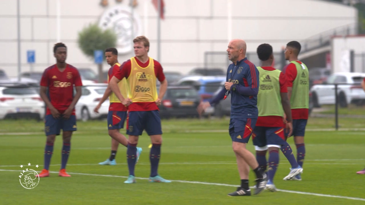 VIDEO: Alfred Schreuder, Pelatih Anyar Ajax Amsterdam Pengganti Erik ten Hag