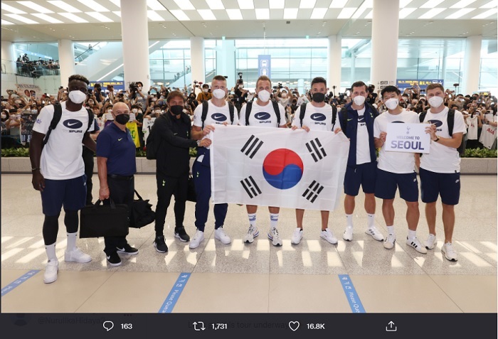 VIDEO: Son Heung-min dan Tiga Ribu Penggemar Menyambut Skuat Tottenham di Seoul