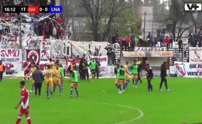 Hujan Peluru Laga Klasik Liga Argentina, Seorang Remaja Berjuang untuk Hidup