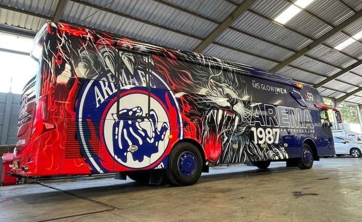 Dinamai Jen99ala, Arema FC Resmi Perkenalkan Bus Tim Terbaru