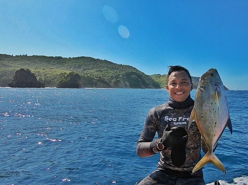 Astika Oye, Nelayan Spearfishing yang Temani David Beckham Menombak Ikan di Lautan