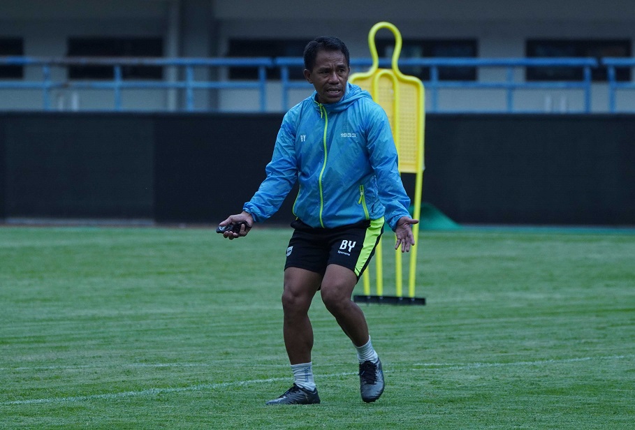 Rachmat Irianto Dapat Penilaian Serius Pelatih Sementara Persib Bandung