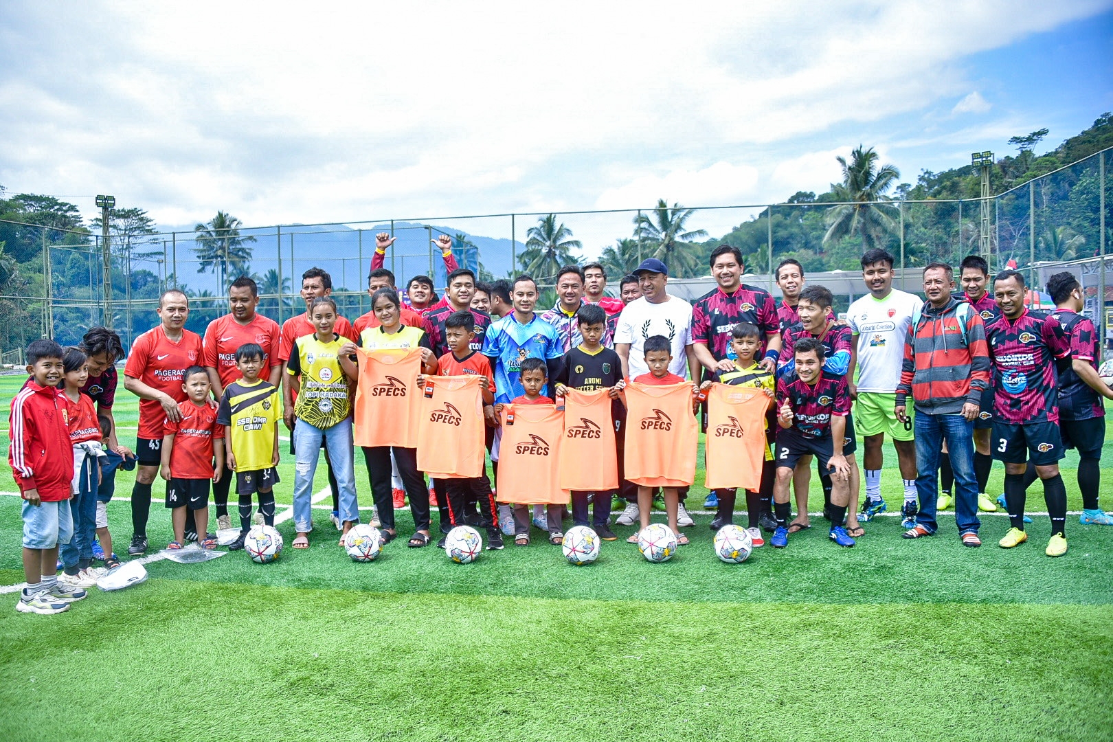 Dukung Perkembangan Sepak Bola Tasikmalaya, SJFC Berikan Bantuan Kepada SSB