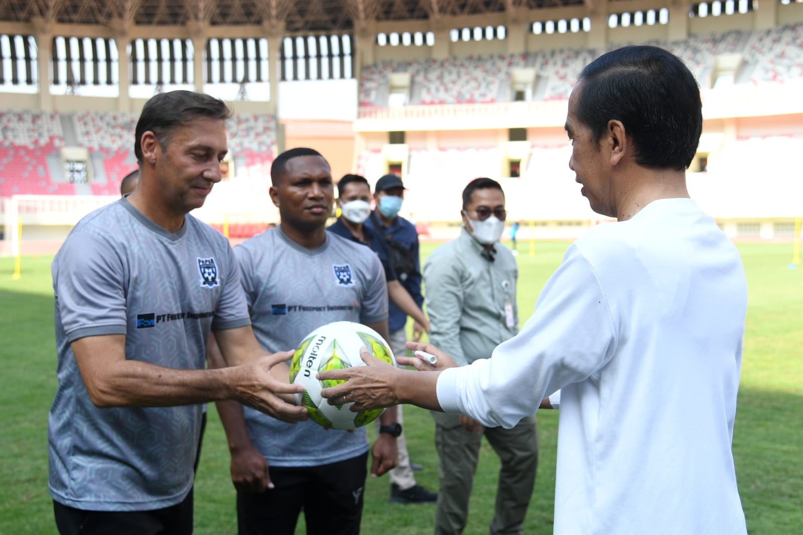 Pesan Penting Presiden Jokowi saat Peluncuran Papua Football Academy