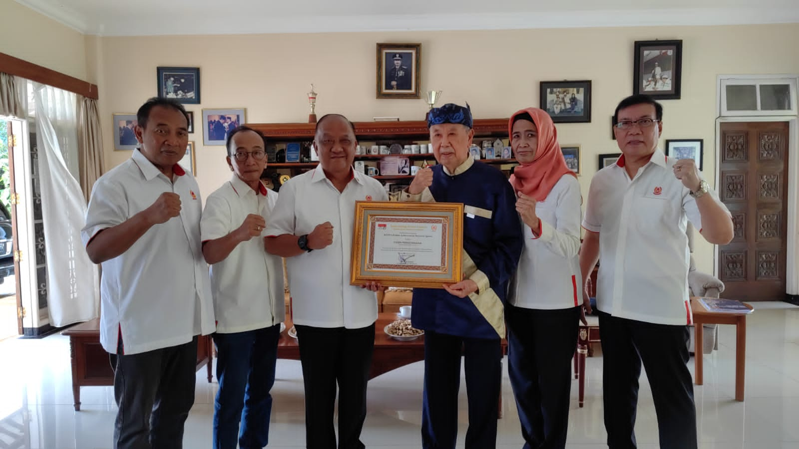 KONI Pusat Beri Penghargaan kepada Bapak Pencak Silat Dunia