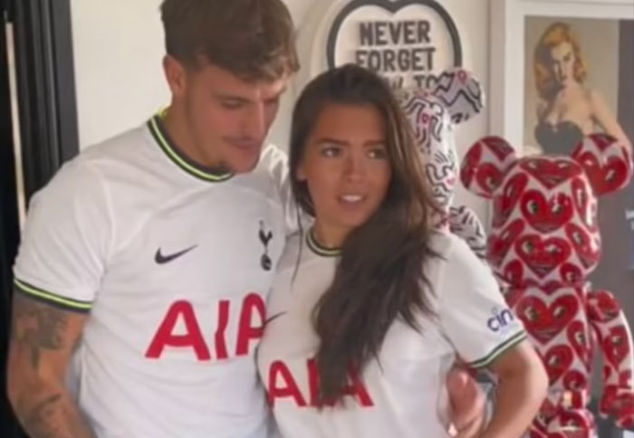 Gemma Owen dan Pacarnya Pakai Kaus Tottenham, OMG... Fan Mengolok-olok