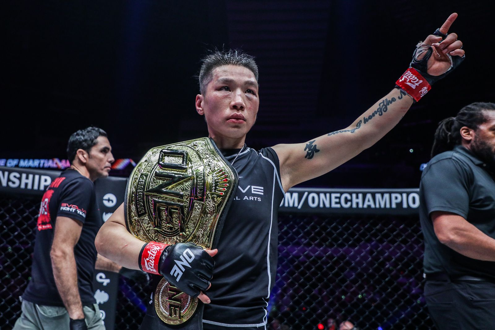 ONE Championship: Tumbangkan Angela Lee, Xiong Jing Nan Pertahankan Gelar Juara Dunia