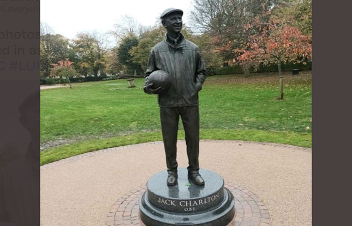 Patung Jack Charlton Diresmikan Jandanya Terkejut