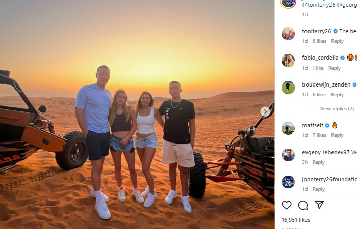 John Terry dan Istri Toni Liburan ke Dubai, Berbagi Momen Indah