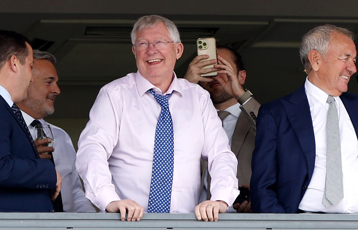 Sir Alex Ferguson Meriahkan Melbourne Cup Meski Diguyur Hujan
