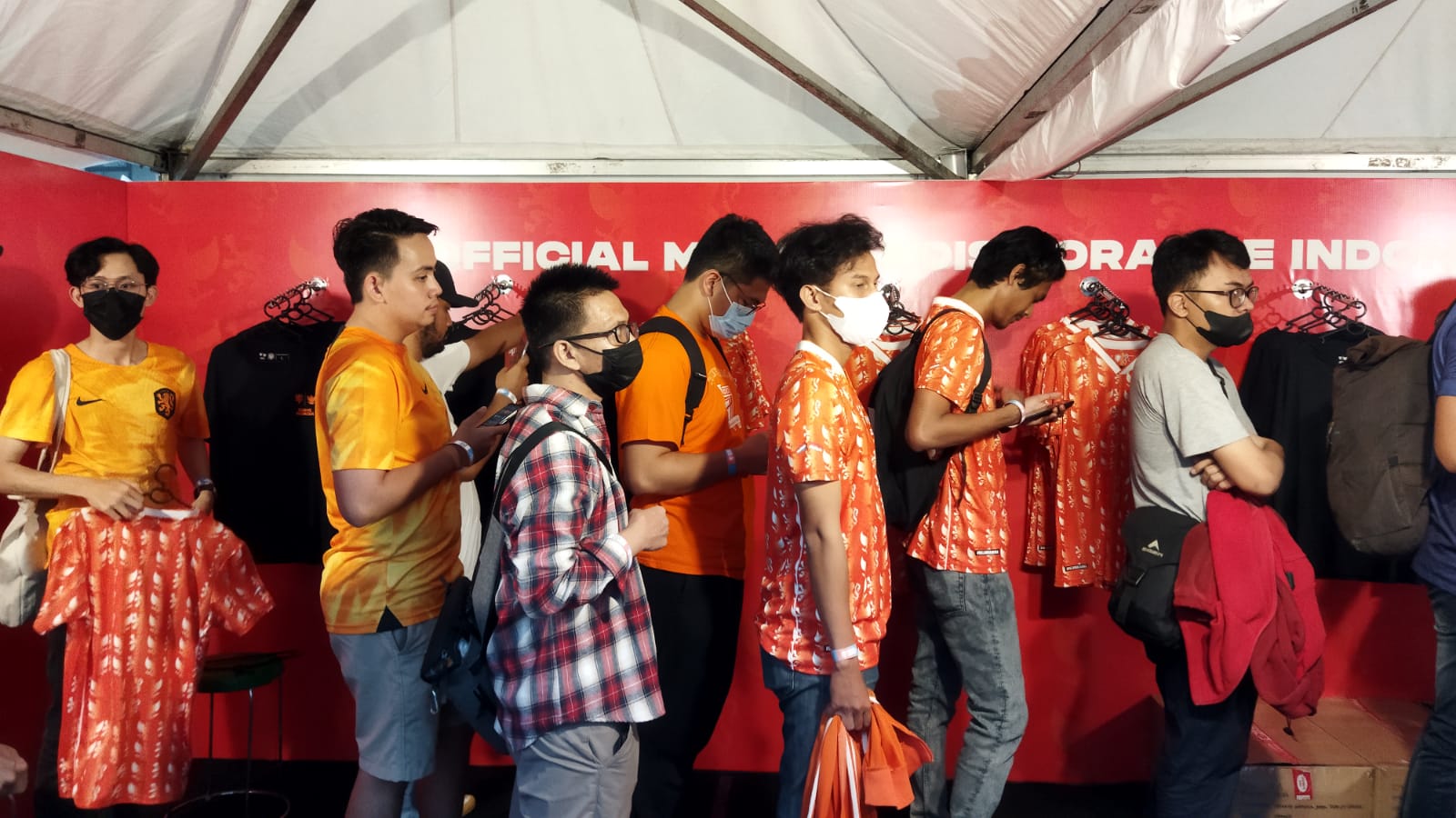 Oranje Indonesia Festival: Booth Merchandise Langsung Diserbu Pendukung Timnas Belanda