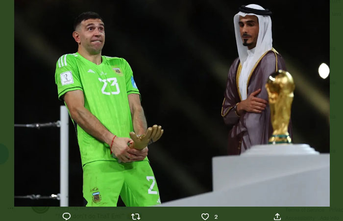 Emiliano Martinez Pamer Gestur Tak Senonoh, Fans Tuntut FIFA Cabut Penghargaan Golden Glove 