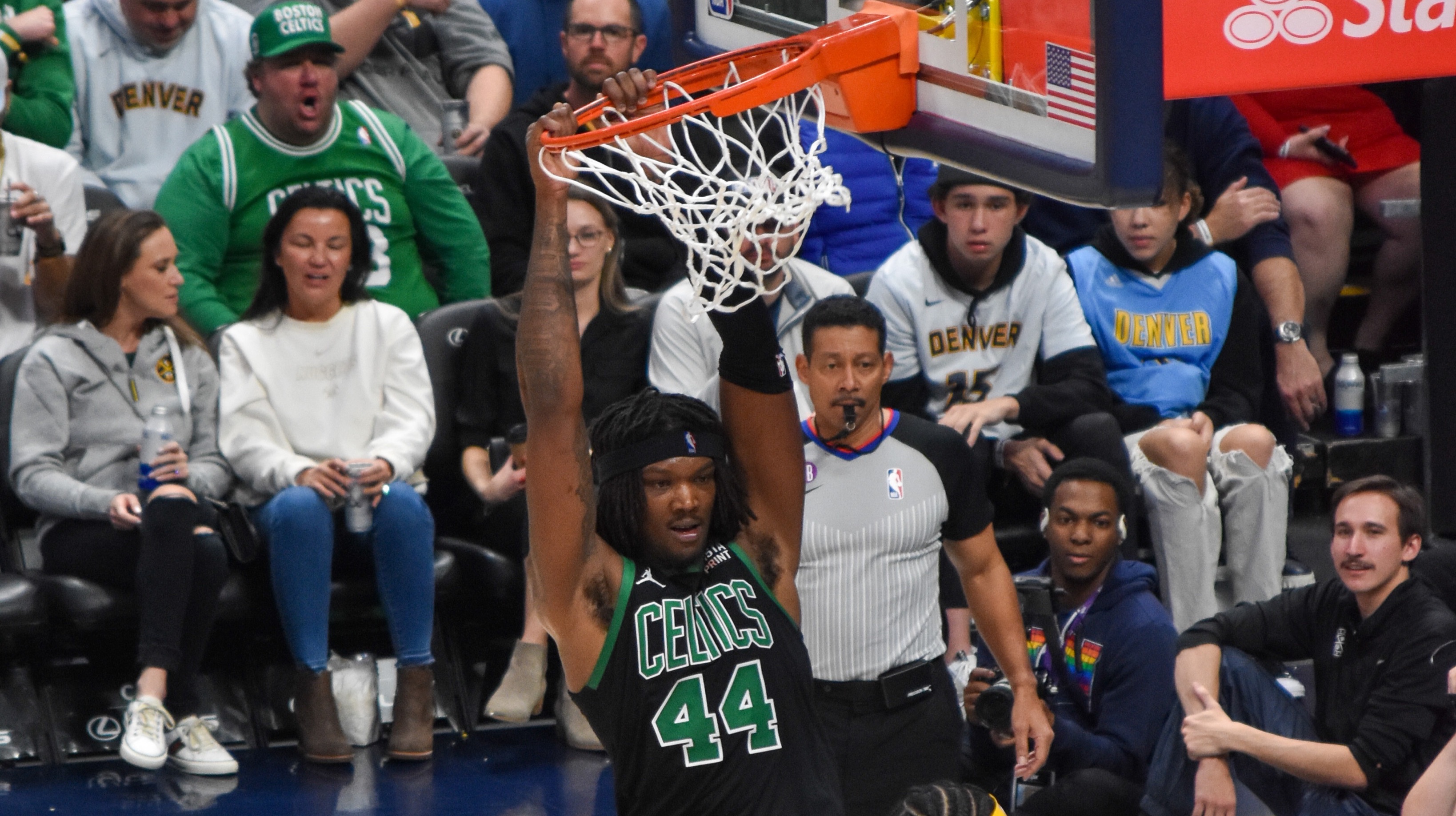 Insiden Ring Miring Bikin Laga Boston Celtics vs Denver Nuggets Terhenti 40 Menit