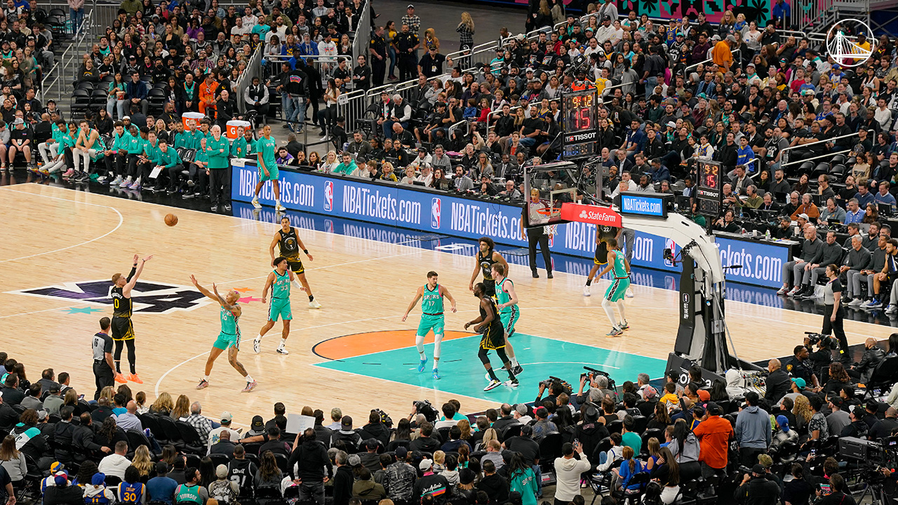 Hasil NBA 2022-2023: Golden State Warriors Libas San Antonio Spurs dalam Laga Bersejarah di The Alamodome